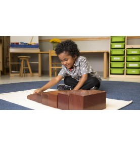 Jeux Montessori : Escalier marron : Apprentissage des tailles