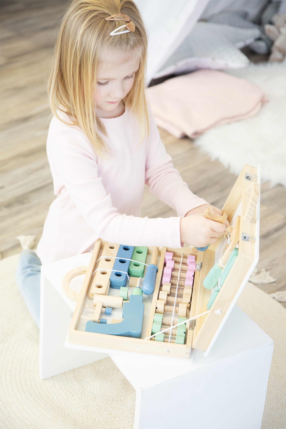 Deluxe Wooden Toolbox Set - Children's Carpentry Toy - Vue 7