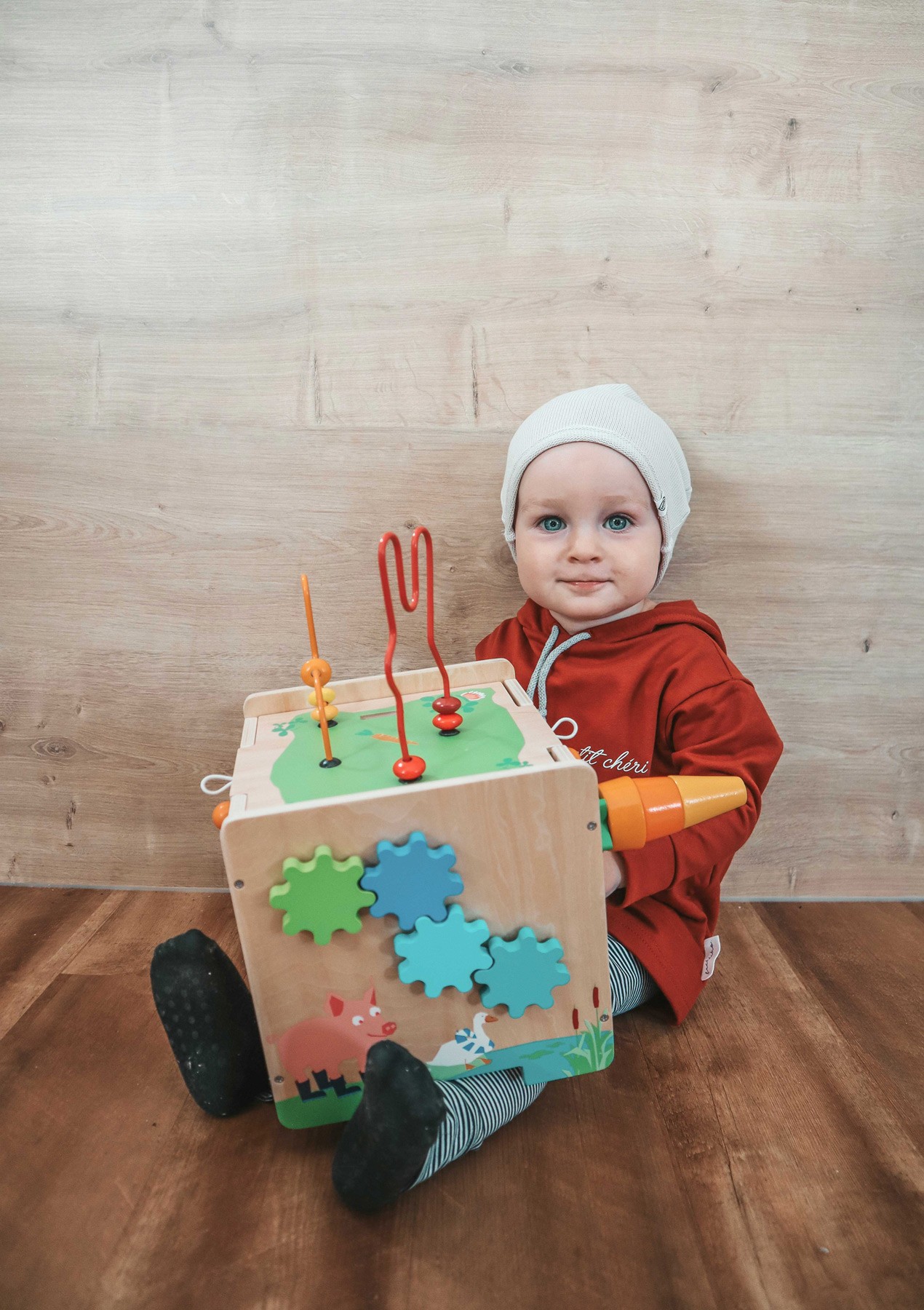 Rabbit Wooden Activity Cube & Stool - Vue 2