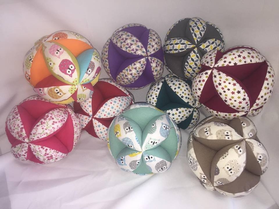 Montessori Fabric Clutch Ball - Baby Sensory Gripping Ball - Vue 2
