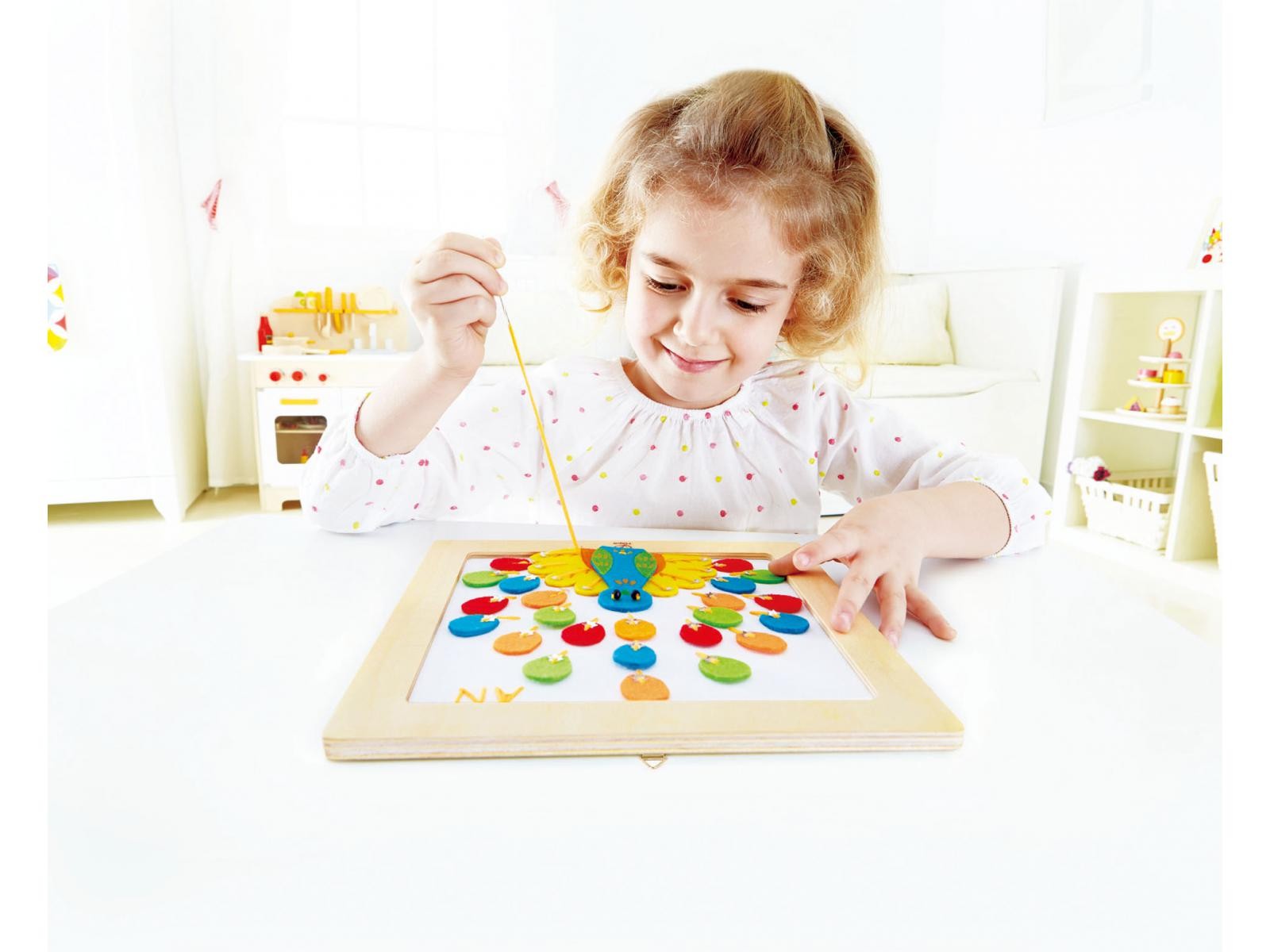 Children's Peacock Embroidery & Sewing Craft Kit - Vue 2