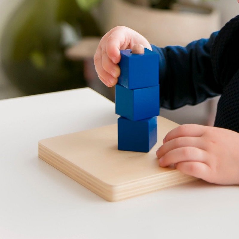 Montessori Vertical Dowel & Chunky Wooden Cubes - Vue 3