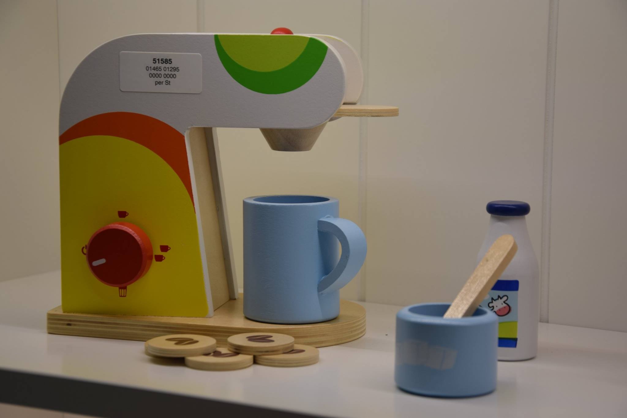 Wooden Coffee Machine & Barista Play Set - Vue 2