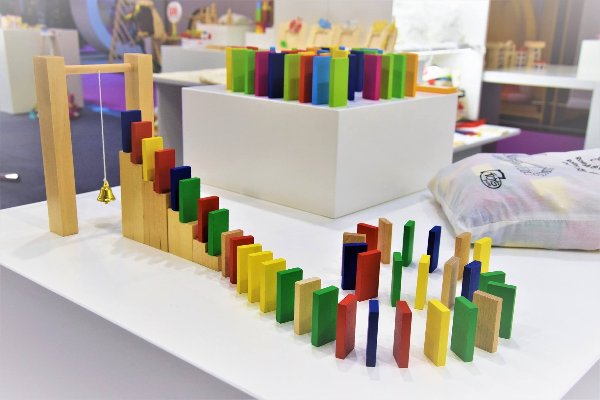 Wooden Domino Rally Set - 250 Multicoloured Pieces - Vue 2