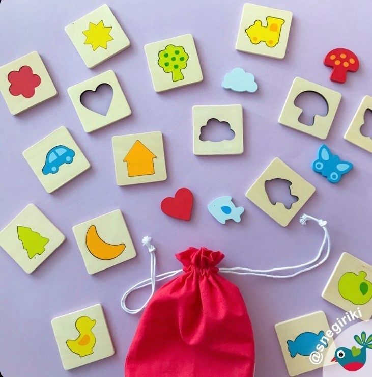 Wooden Tactile Shape Memory & Matching Game with Bag - Vue 2