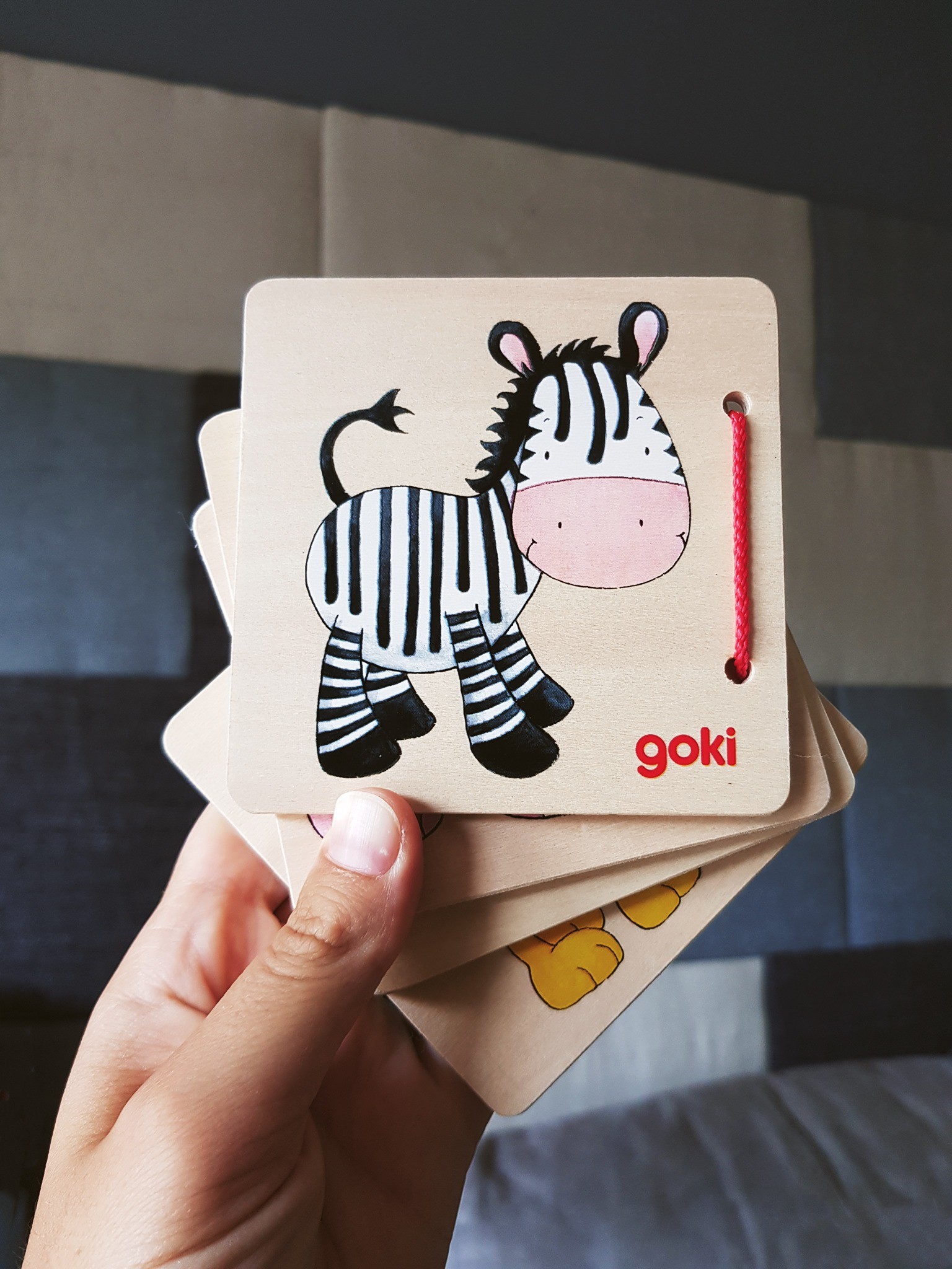 First Wooden Picture Book for Babies - Vue 2