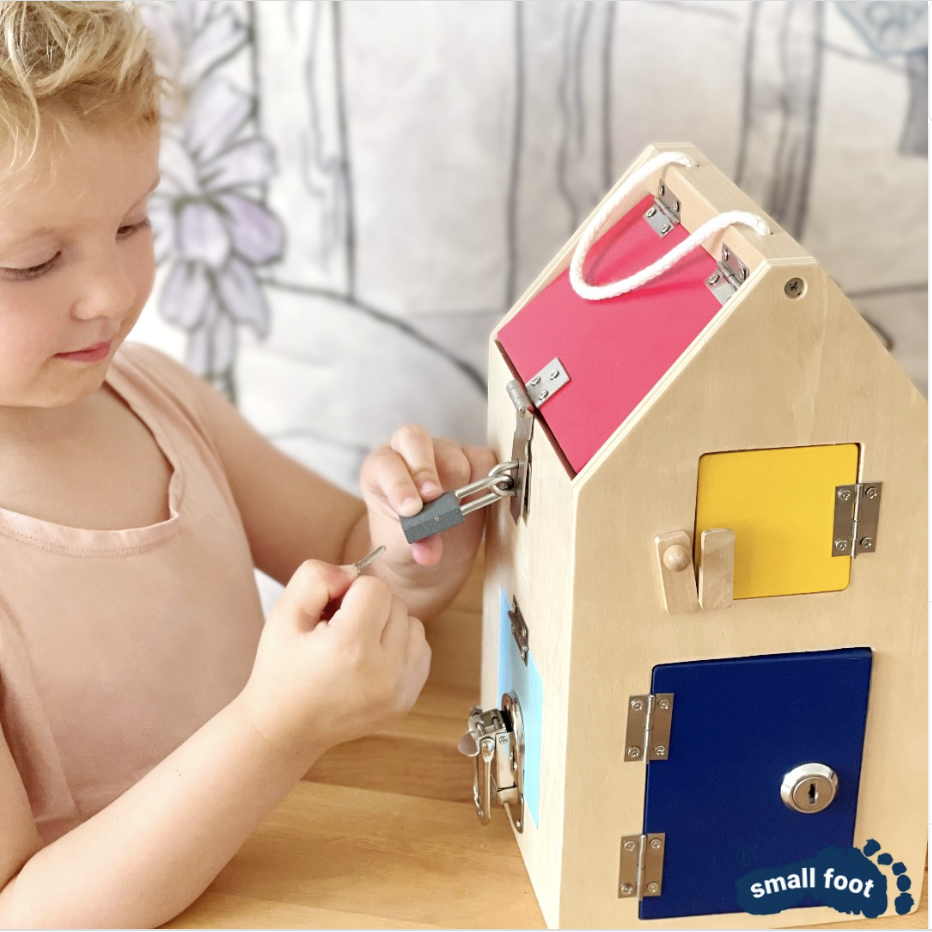 Montessori Wooden Lock Box & Latches Toy - Vue 2