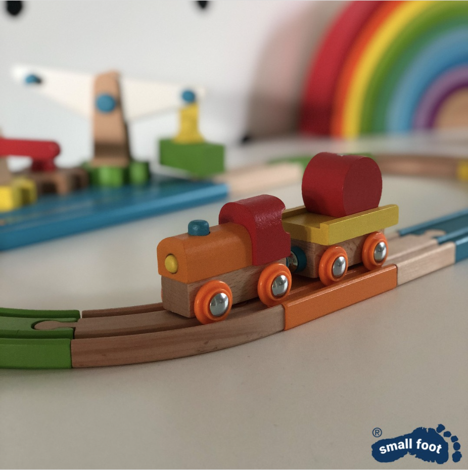 Magnetic Crane & Wooden Railway Set - Vue 2