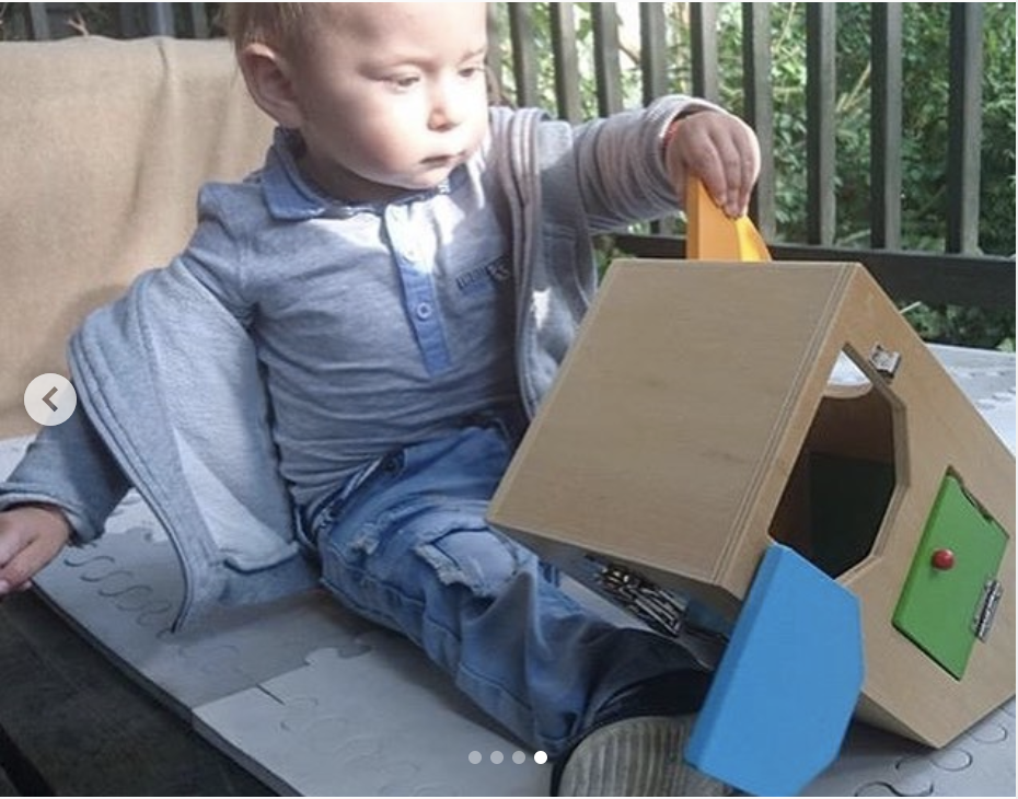 Montessori Wooden Lock Box & Latches Toy - Vue 10