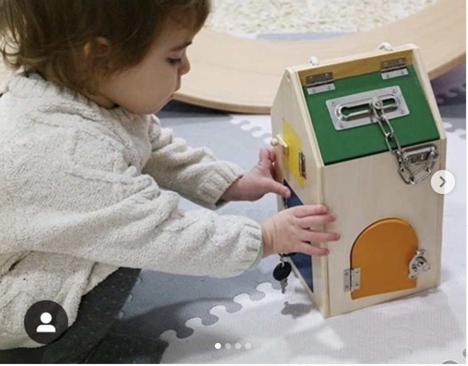 Montessori Wooden Lock Box & Latches Toy - Vue 11