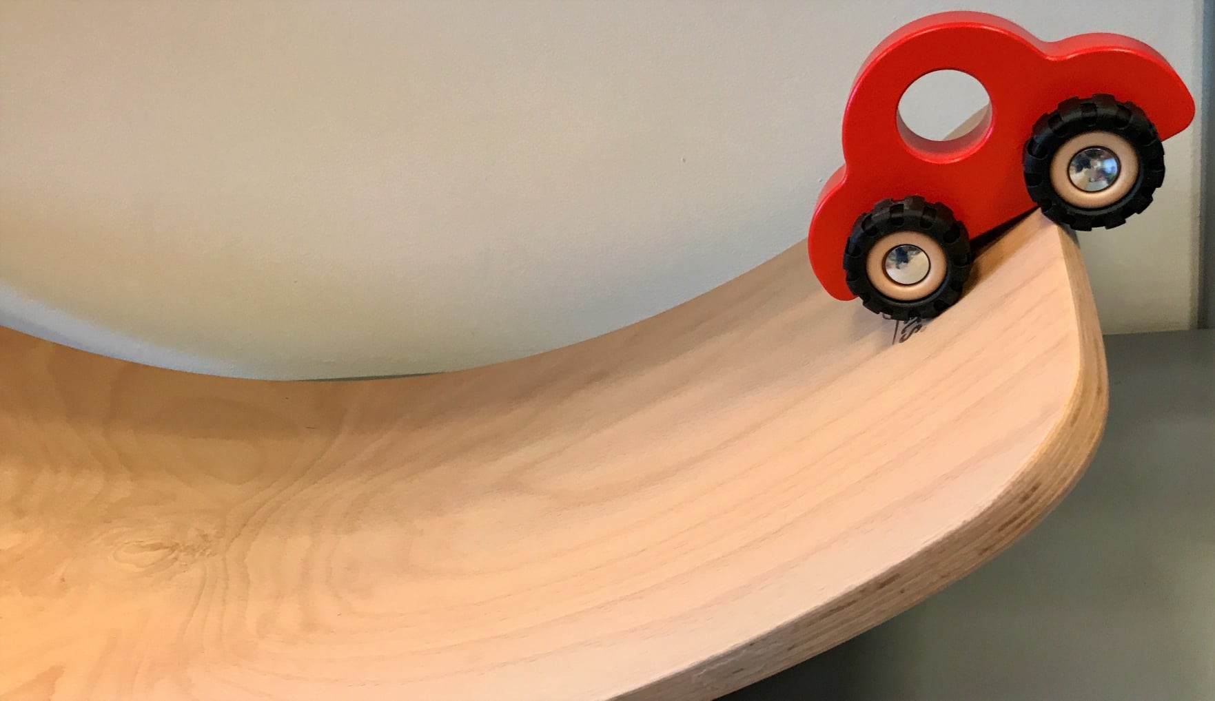 Chunky Wooden Play Car with Heavy-Duty Rubber Tyres - Vue 2