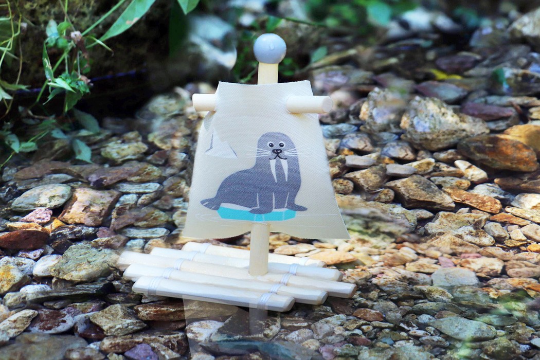 Montessori Floating Walrus Raft Bath Toy - Vue 2