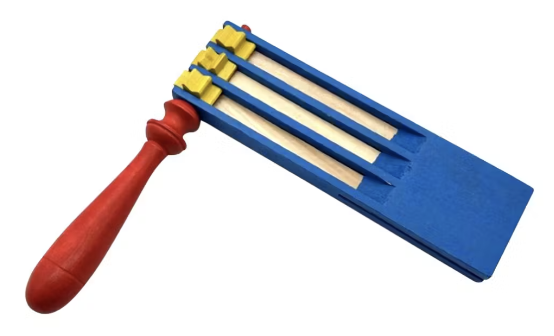 Traditional Wooden Ratchet Rattle - Vue 4