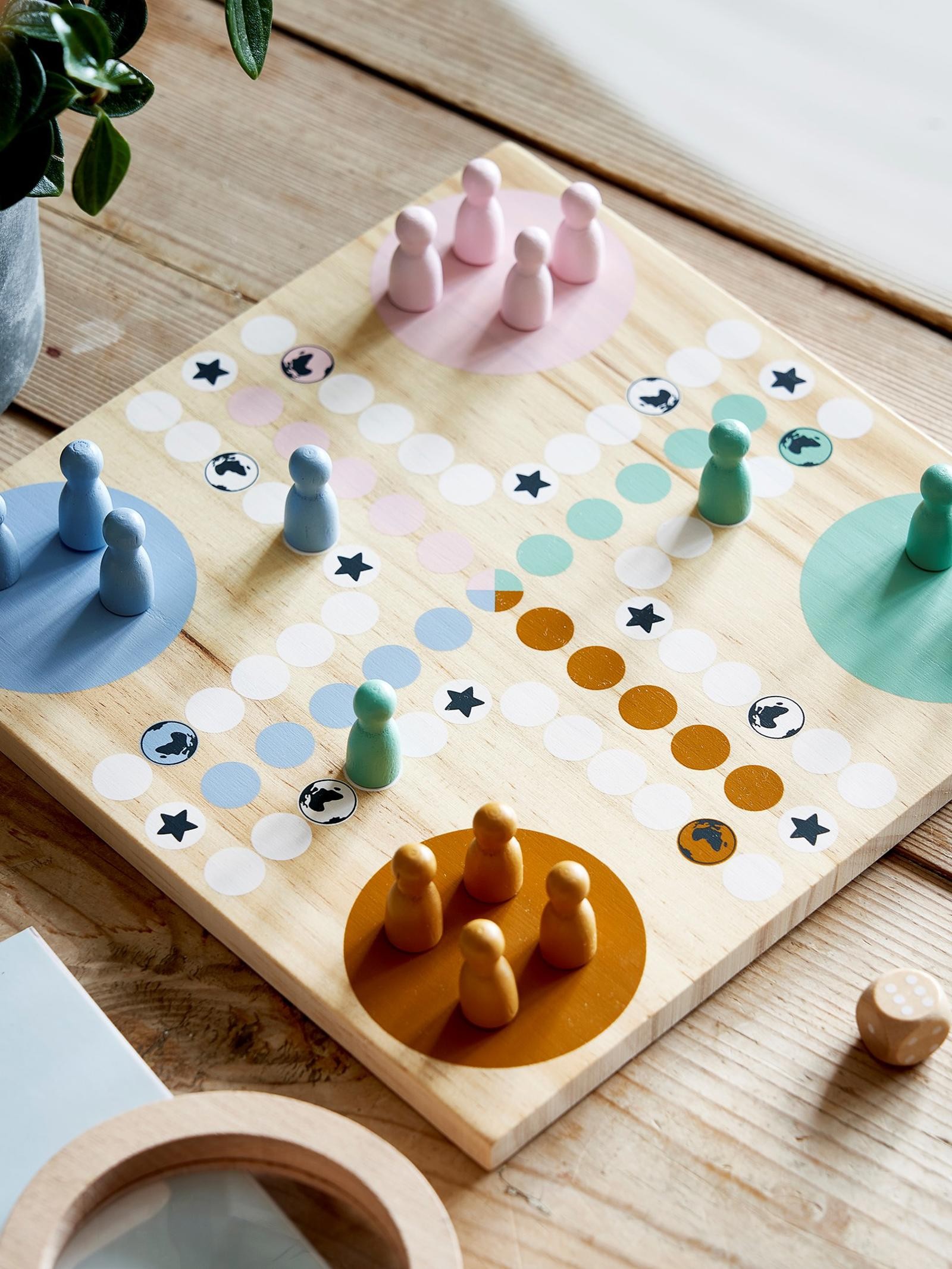 Scandinavian Ludo Traditional Wooden Board Game - Vue 2