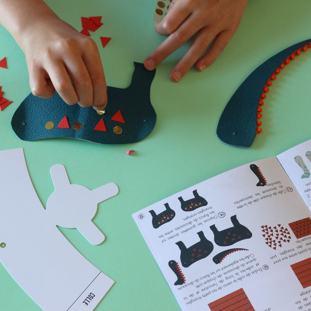 Wooden Dinosaur Desk Pencil Pot DIY Craft Kit - Vue 2