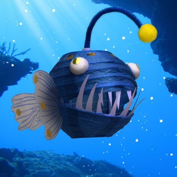 Deep Sea Angler Fish Creative Papercraft Activity Kit - Vue 2