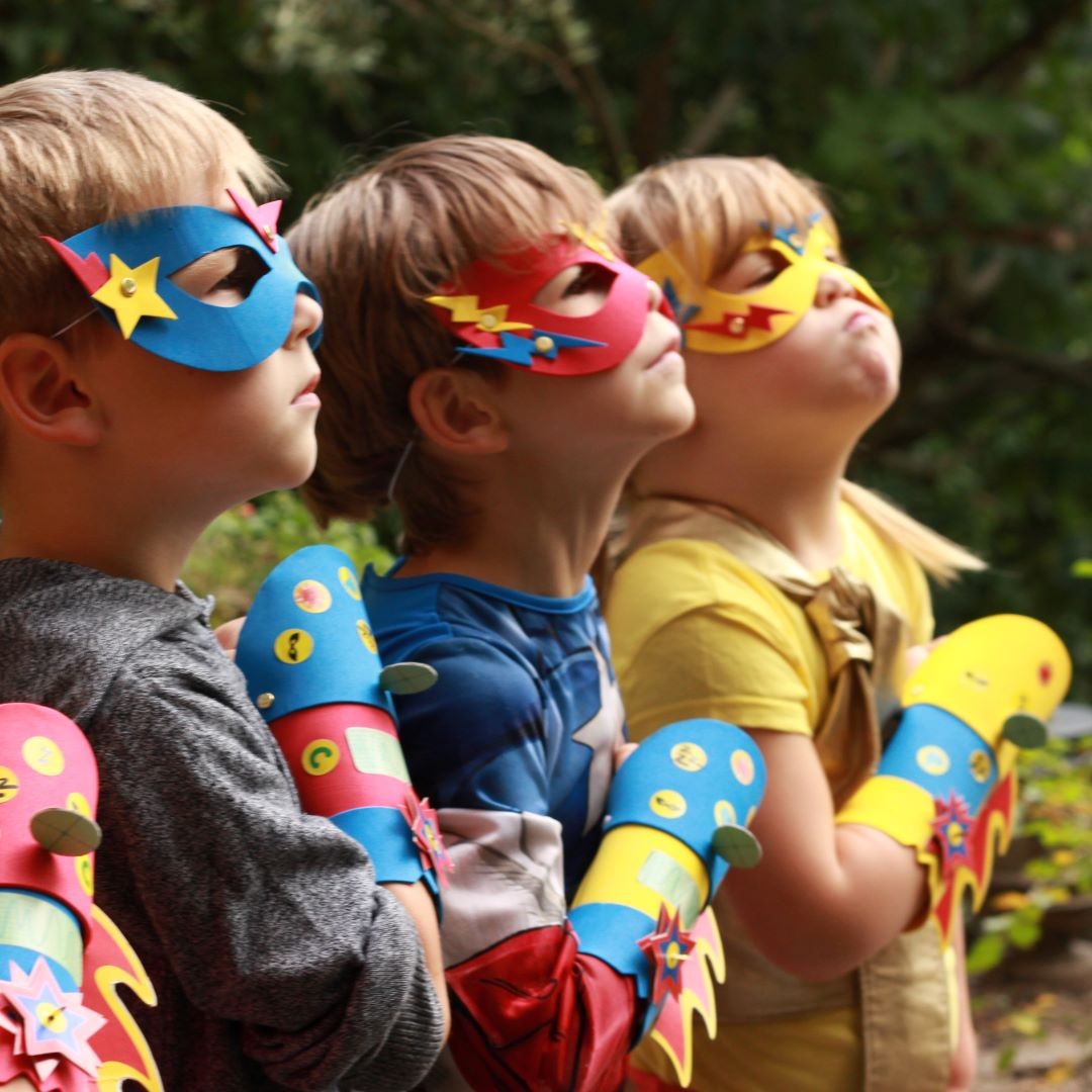 DIY Superhero Costume & Mask Craft Activity Kit - Vue 2