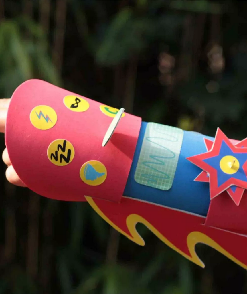 DIY Superhero Costume & Mask Craft Activity Kit - Vue 4