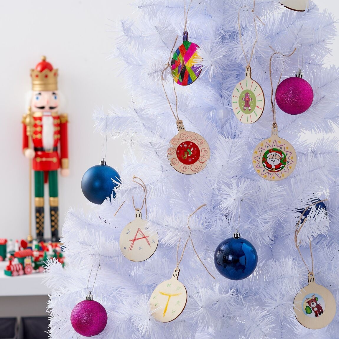 Set of 6 Paintable Wooden Christmas Baubles - DIY Crafts - Vue 3