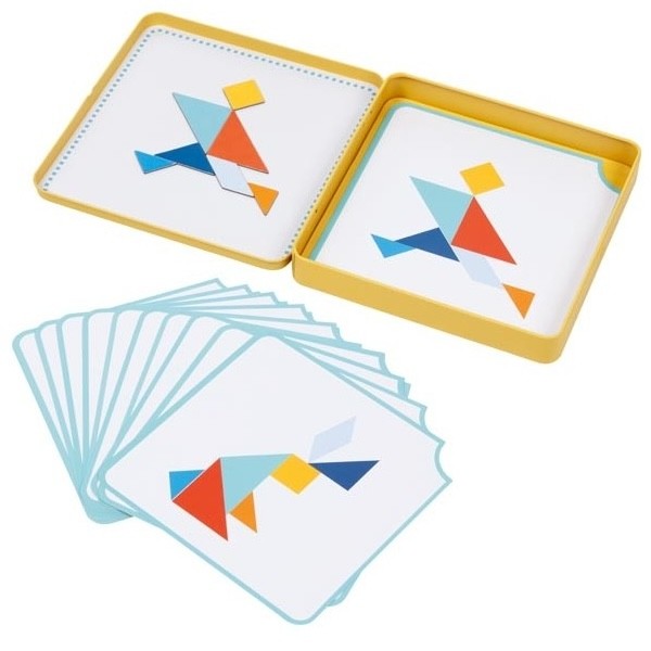 Boîte métallique de tangram nomade avec pièces de bois colorées et fiches défis