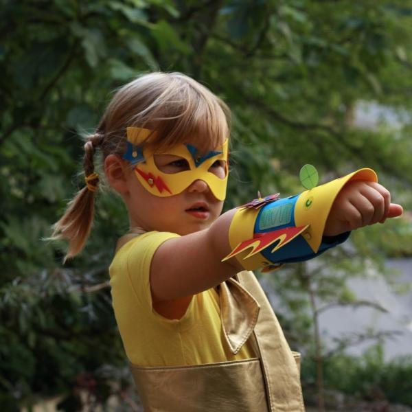 DIY Superhero Costume & Mask Craft Activity Kit - Vue 5