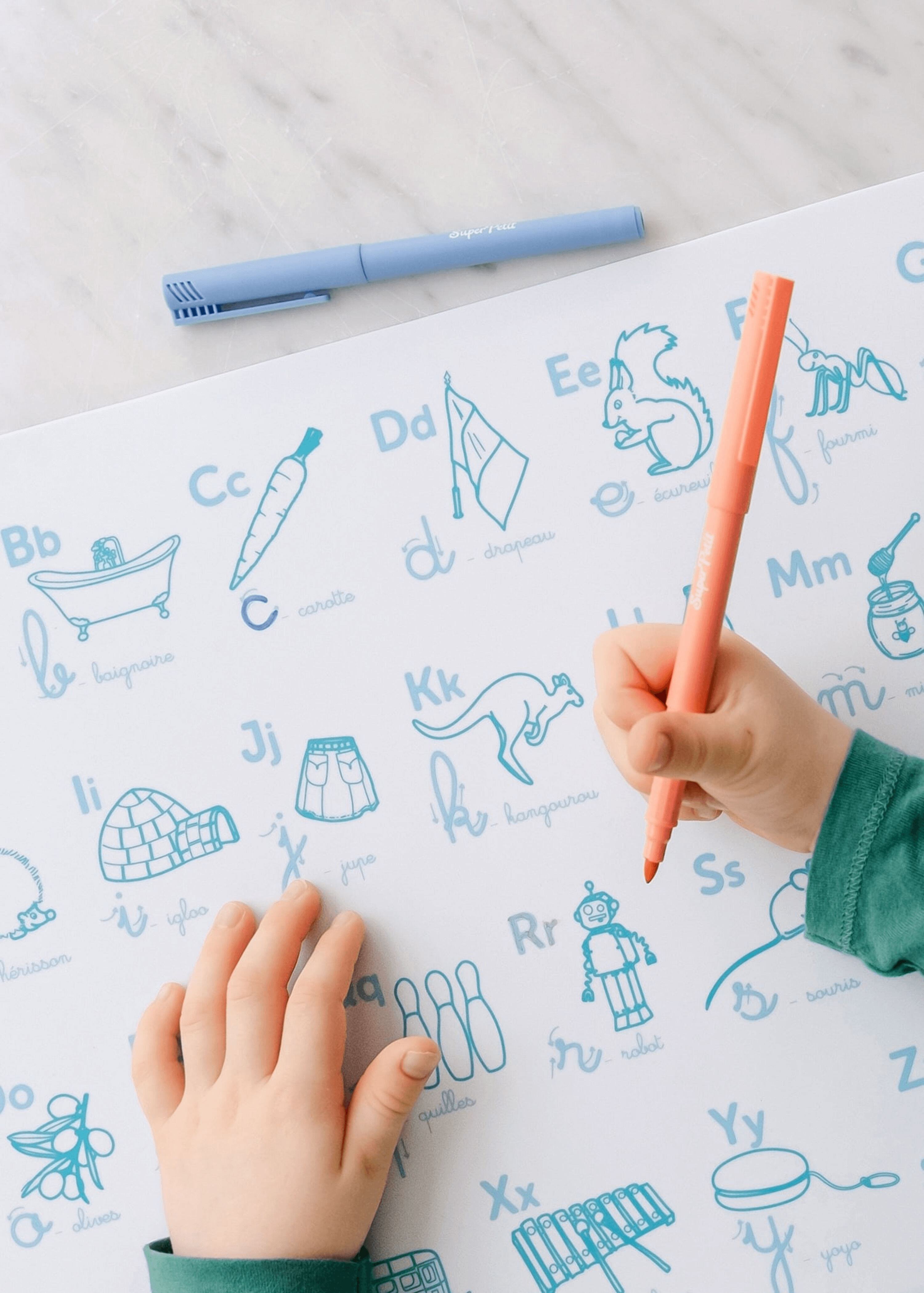 Super Petit Reusable Illustrated Alphabet Silicone Colouring Mat - Vue 4